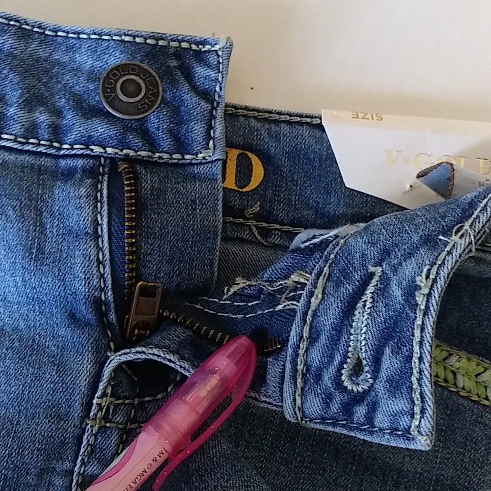 Girls Denim Ligth Wash Jean Shorts Embroidered Distressed Sz 7